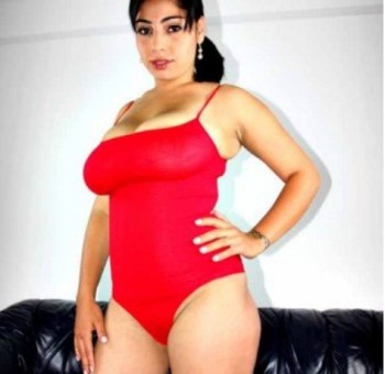 Голые сиськи Девушка с огромными сисяндрами