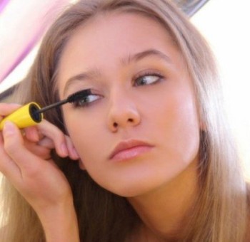 Голые молодые девушки Молодая кошечка в гримёрке