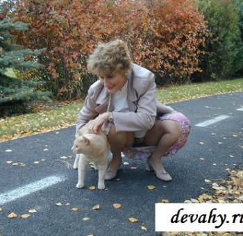 Голые зрелые женщины Прогулки дамы без трусов