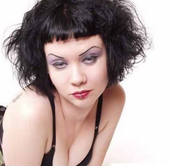 Голые эмо - Киска неординарной девки Киска неординарной девки