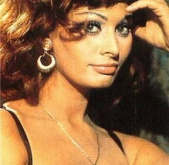 Голые знаменитости Великолепная актриса Софи Лорен голая
