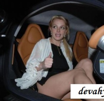 Папараццы фото - Бритни Спирс засветилась под юбкой Бритни Спирс засветилась под юбкой