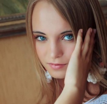 Голые 18-летние Потрясающая сучка издевается нал сильным полом (эротика)