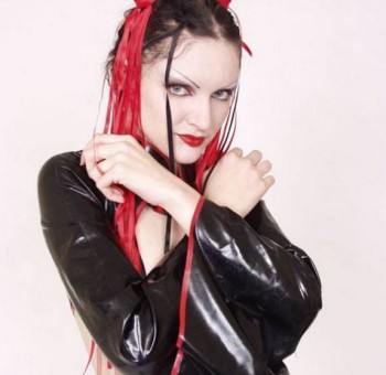 Голые в латекс Розовая пизда коварного чертенка (15 фото эротики)