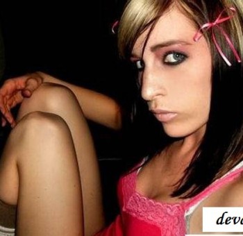 Голые эмо Соблазнительная эротика экстравагантной девахи (эротика)