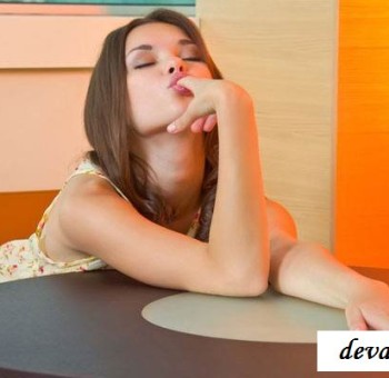 Голые плятья Розовая киска раздетой девицы (15 фото эротики)