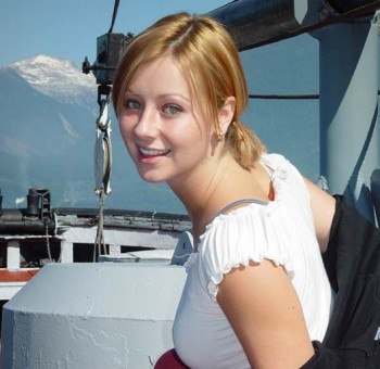 Голые знаменитости Голая грудь Линдси Маршал (эротика)