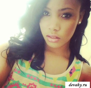 Голые мулатки - Обнаженные сиськи барышень на селфи (эротика) Обнаженные сиськи барышень на селфи (эротика)