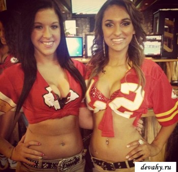 Голые болельщицы Шикарные сиськи смачных болельщиц