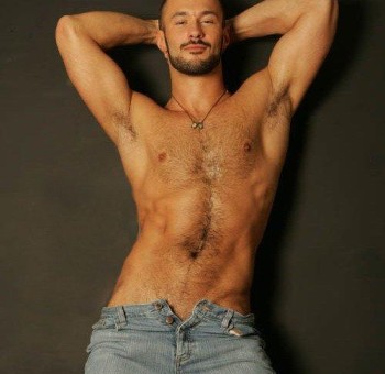 Голые мужчины Пошлое зрелище с голым мужчиной