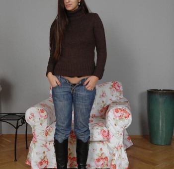 Порно кастинг - Голая телочка с безграничными талантами Голая телочка с безграничными талантами