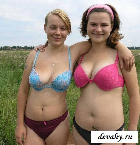 Пышечки разделись в поле (15 фото)