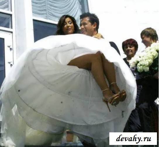 Фото обнаженной попки Ани Лорак от  папараццы