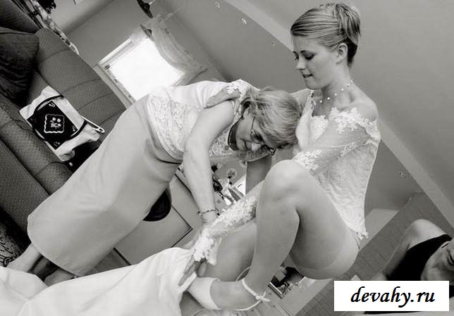 Обнаженные девчонки готовятся к свадьбе (эротика)