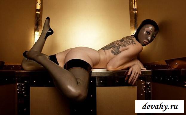 Раздетая баба для любителей садизма (15 фото эротики)