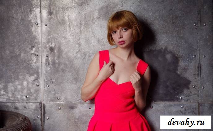 Рыжая девушка под платьем голая (16 фото эротики)