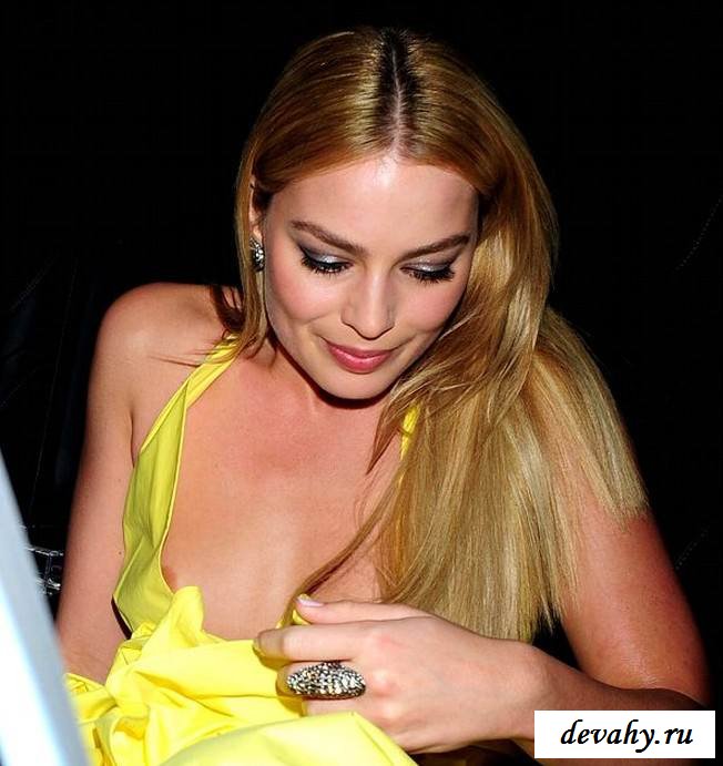 Натуральные сиськи раздетой Margot Robbie (15 фото эротики)