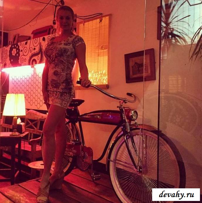 Шокирующий шпагат Анастасии Волочковой на яхте (эротика)