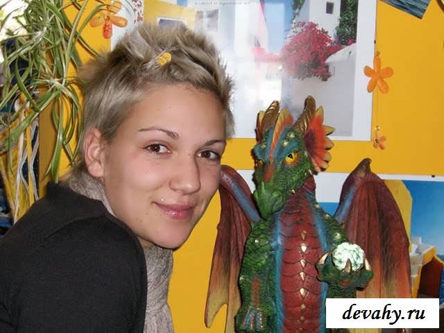 Большие сиськи голой бабы с короткой стрижкой   (15 фото эротики)