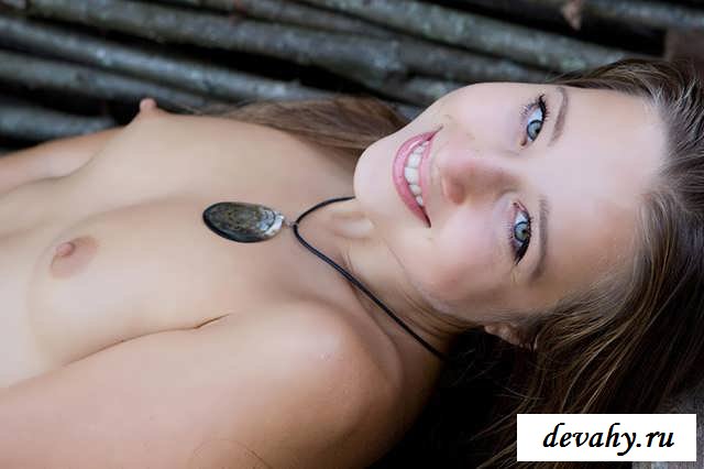 Разъебанная манда голой деревенской девки (15 фото эротики)