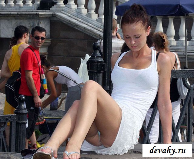 Голые папараццы фото поймали девушек