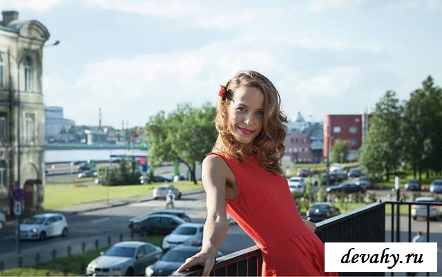 Мохнатая  девушка  голая в платье (17 фото эротики)