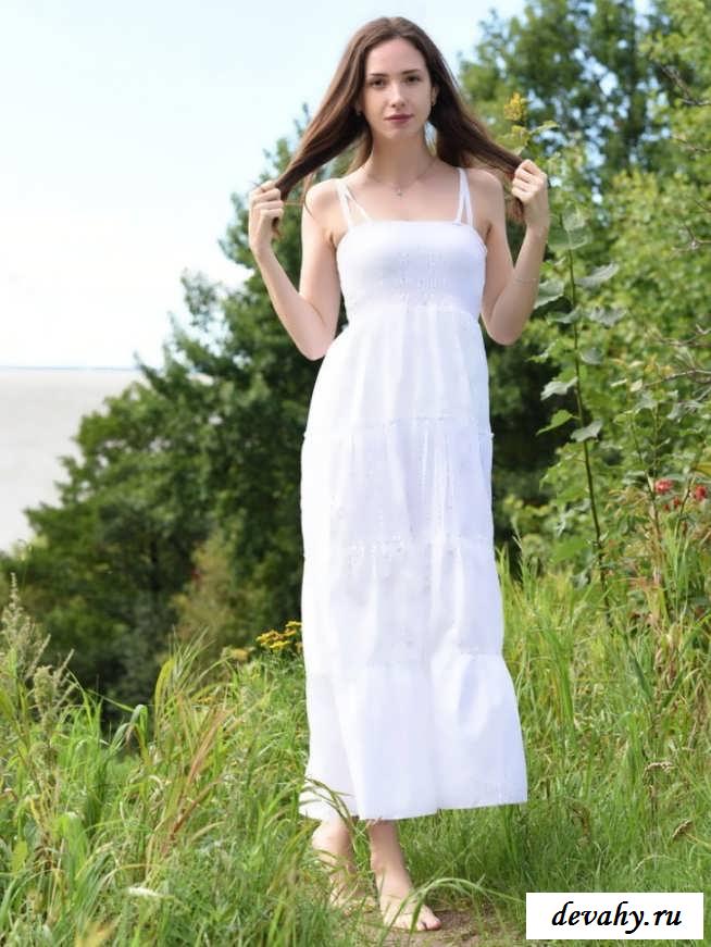 Выбритая писюшка обнаженной невесты (15 фото эротики)