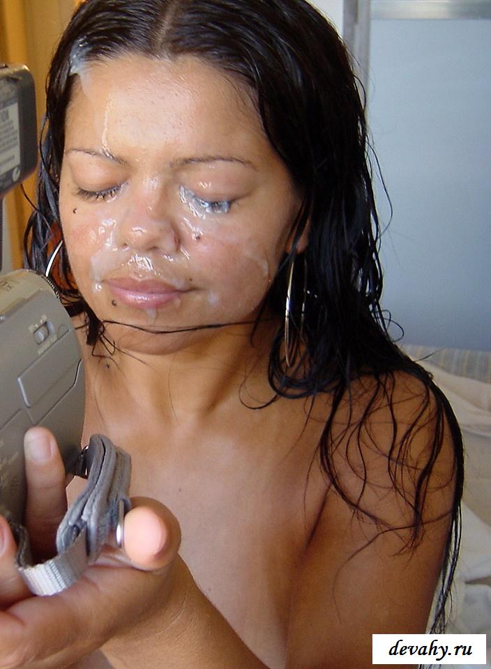 Лицо колумбийской девушки залито спермой