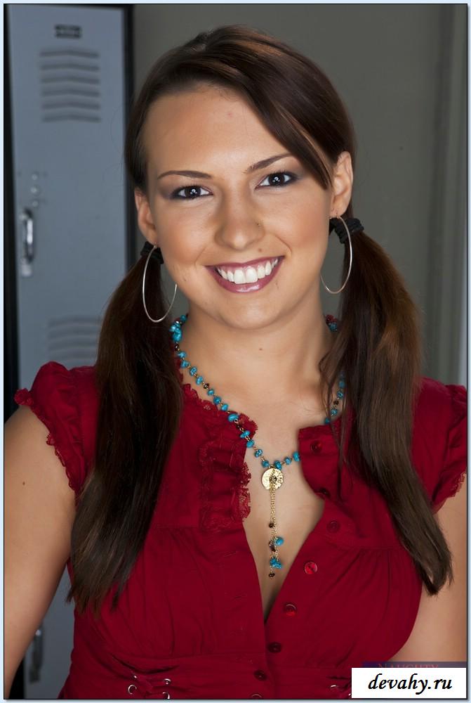 Голая деваха показывает себя футболисту