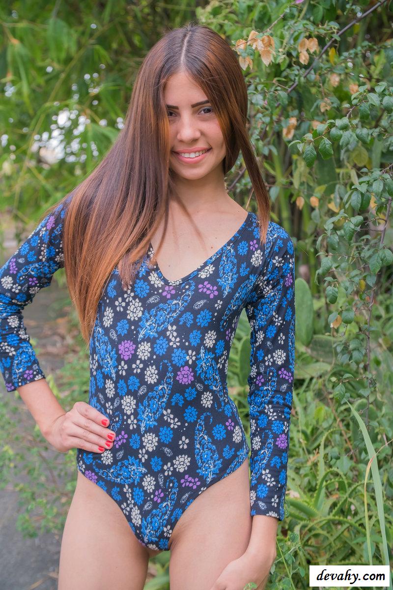 Эротика сексуальной тонкой сучки на картинках