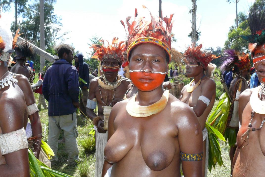 Племена живущие без одежды