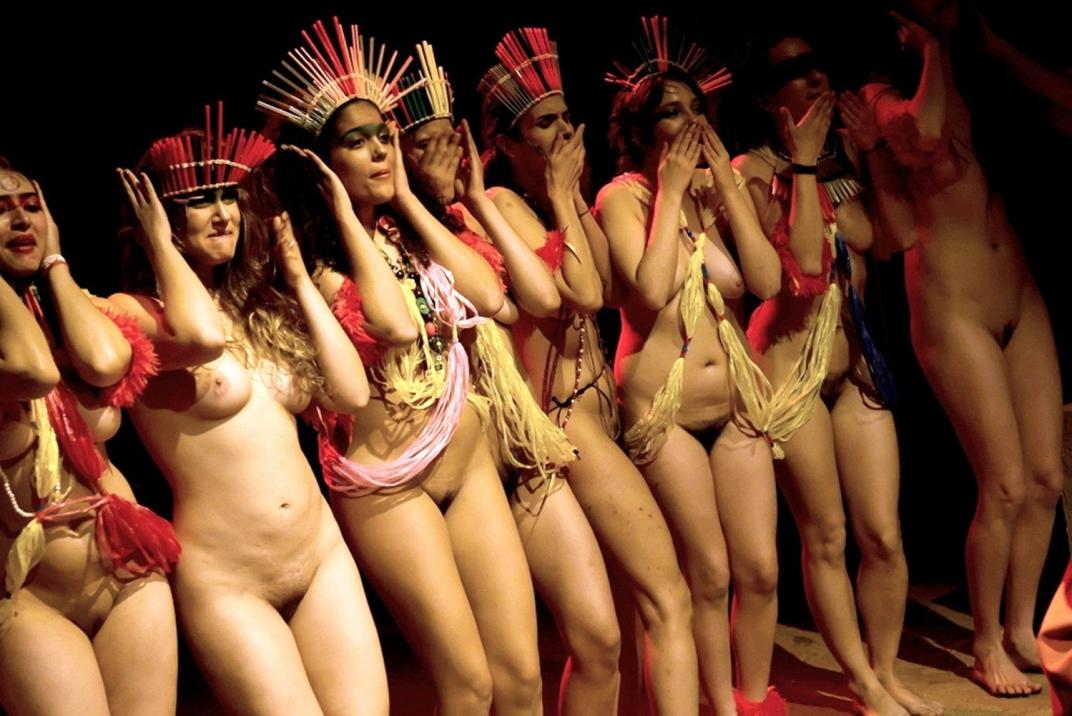 Голые спортивные акробаты