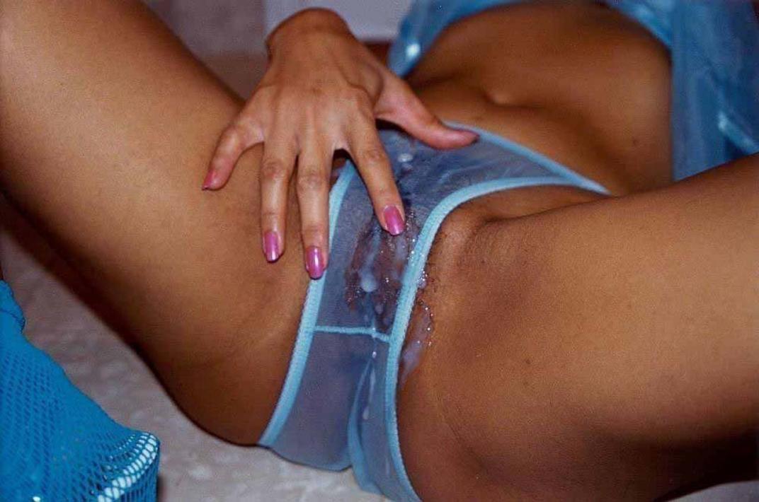 Зрелая киска в стрингах