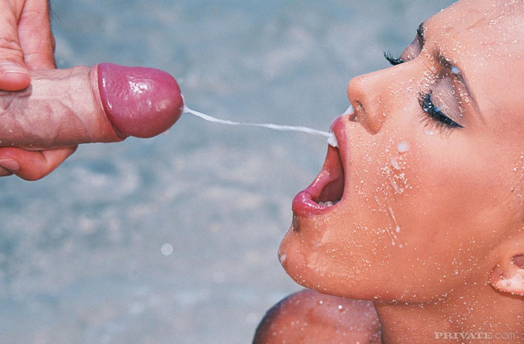 Случайно кончил в рот девушке