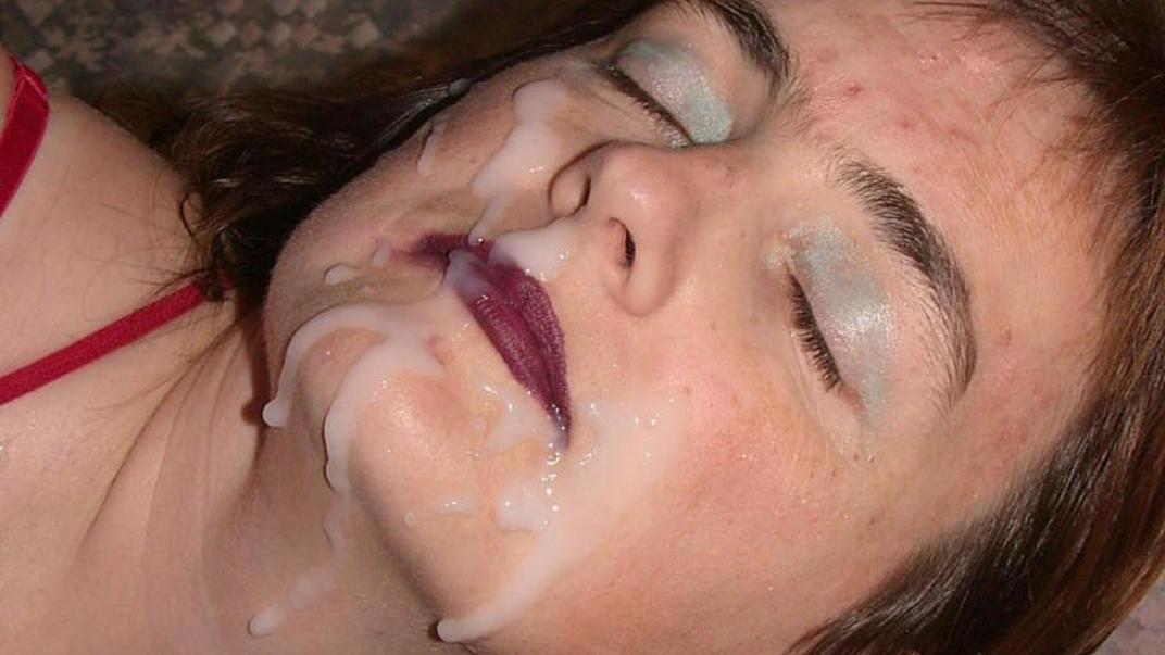 Красивым девушкам кончают на лицо