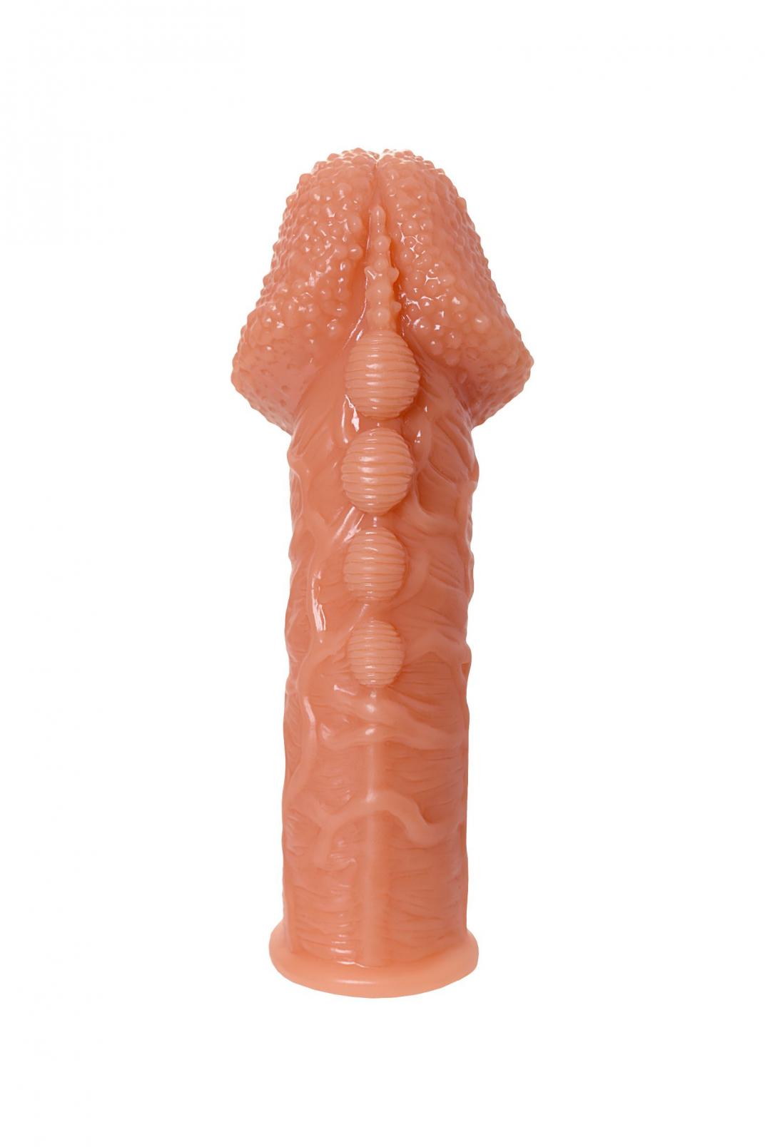 Пробует огромную насадку на член